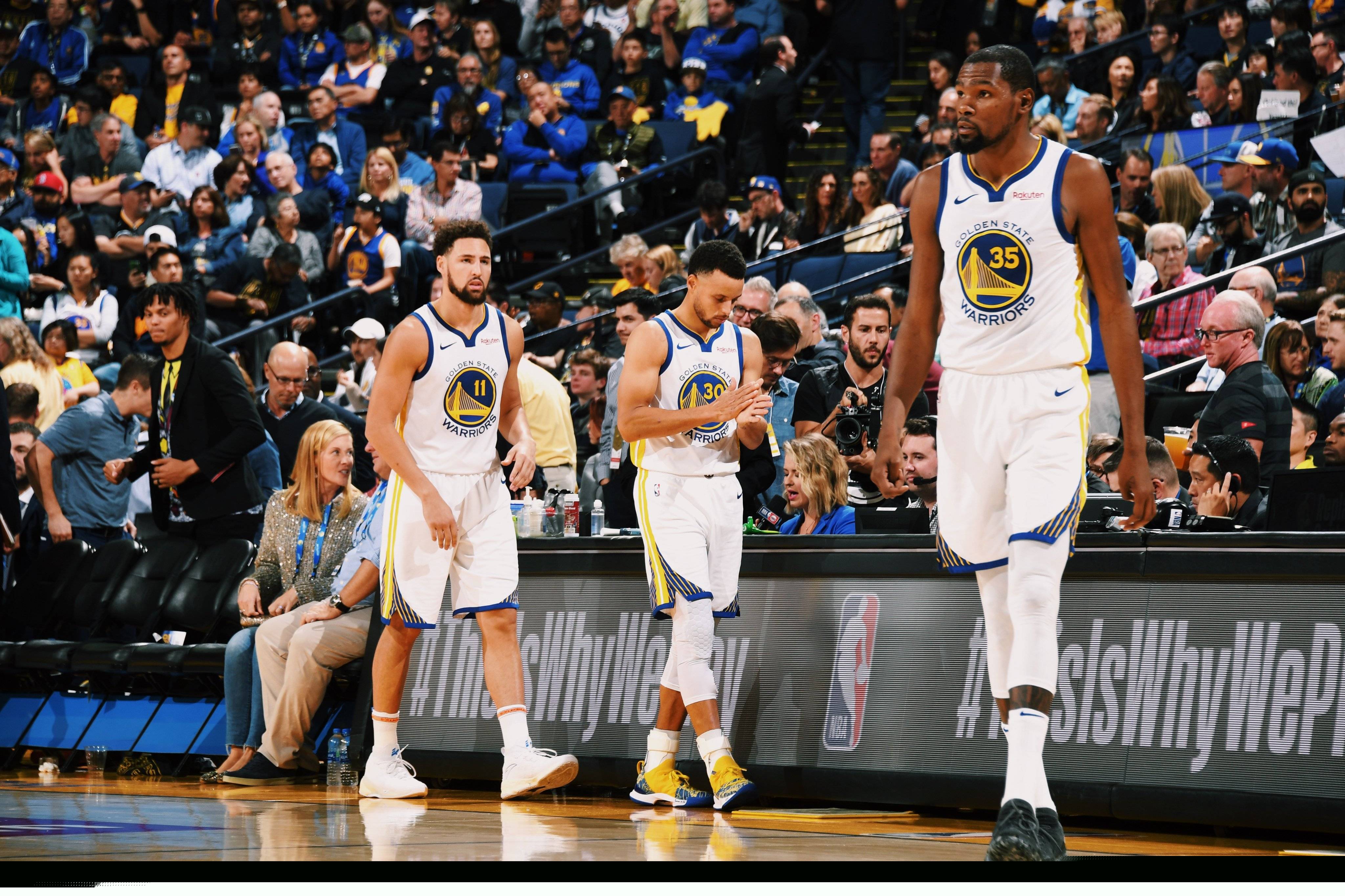 NBA：太阳替补群发威 轻取国王（NBA：太阳替补火力全开 轻松击败国王）