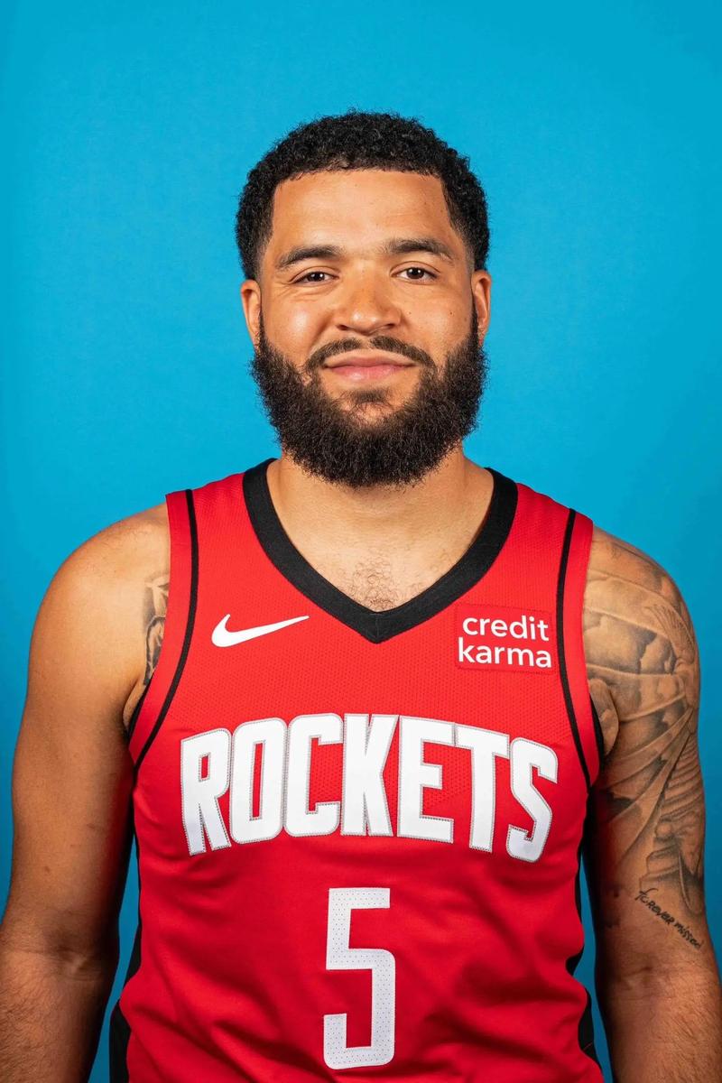 玻利维亚杯发生大规模斗殴，17人被罚下，警方被迫使用催泪瓦斯（玻利维亚杯爆发群殴：17人被罚下，警方动用催泪瓦斯）