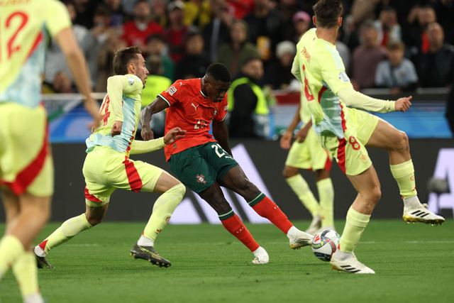 前英冠球员：瓜帅毁了英式足球，现在大家都从后场发起进攻（前英冠球员：瓜帅让英式足球走样，如今各队一律从后场组织进攻）