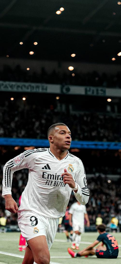 齐沃：我们不会怀疑劳塔罗的重要性，我和他每天都拥抱（齐沃：劳塔罗的重要性毋庸置疑，我和他每天相拥）