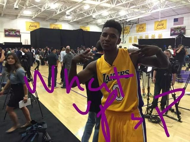 队报：利物浦中场莫顿加盟里昂转会费为1000万+500万欧（队报：里昂签下利物浦中场莫顿，转会费1000万欧+500万欧浮动条款）