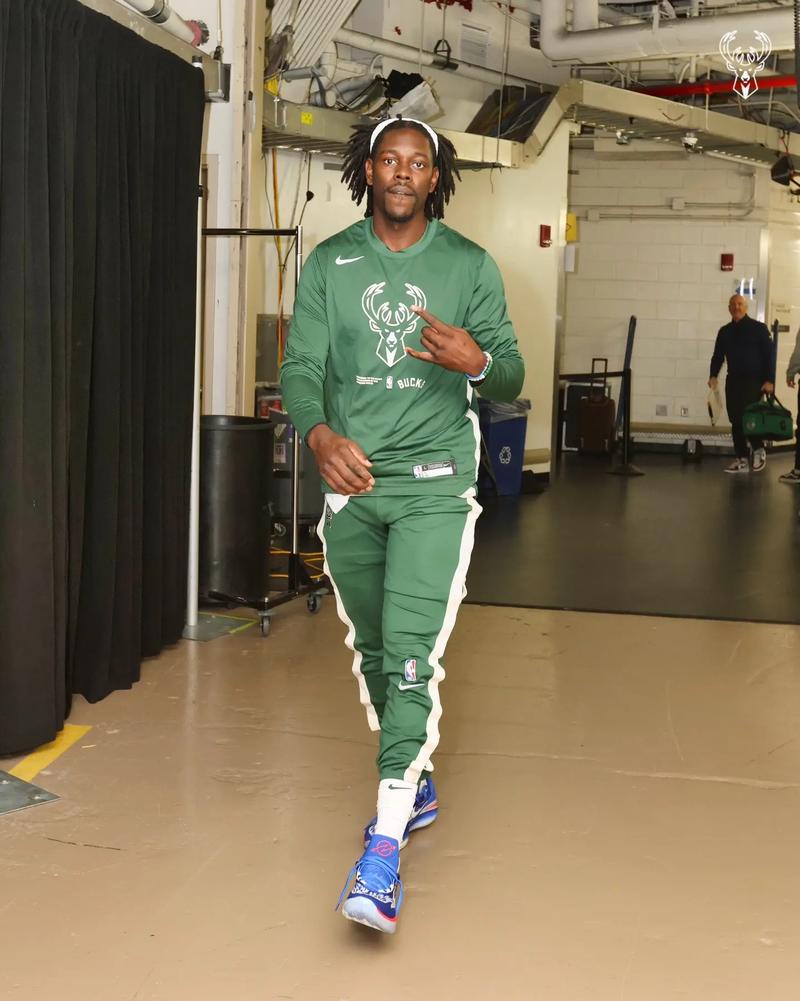 替补登场改变比赛节奏（替补上场扭转比赛节奏）