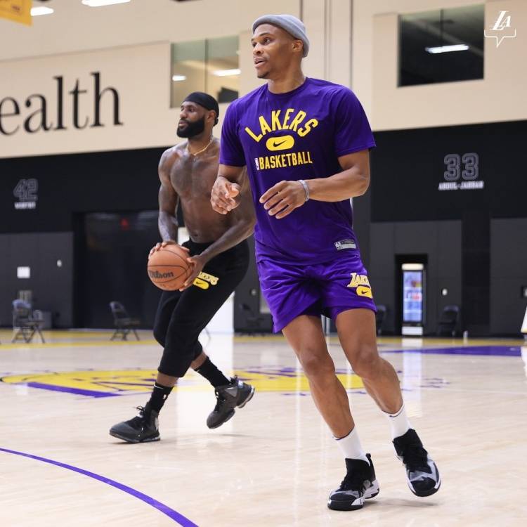 灰熊赢球关键！科沃德砍两双带队双杀快船，末节独砍11分（末节11分定胜局！科沃德轰两双助灰熊赛季双杀快船）