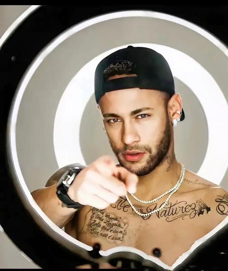 足球装备科技最新发展（足球装备科技前沿动态）