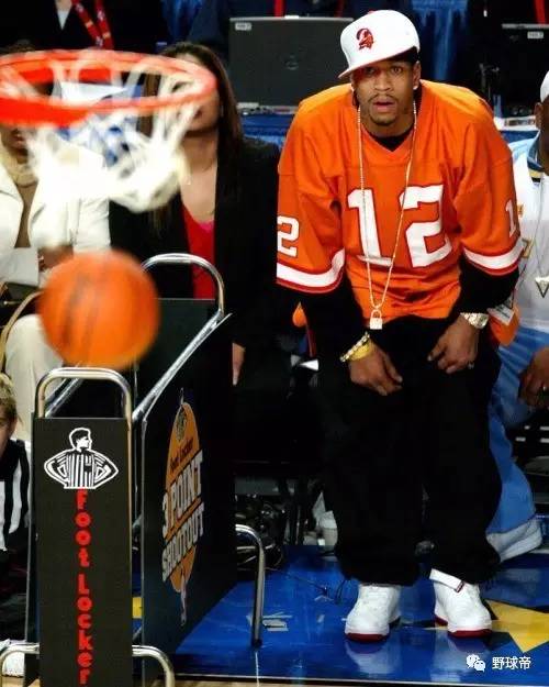 李贤重昨日对阵中国队的9记三分，打破了世预赛单场三分纪录（李贤重昨战中国队轰进9记三分，刷新世预赛单场三分纪录）