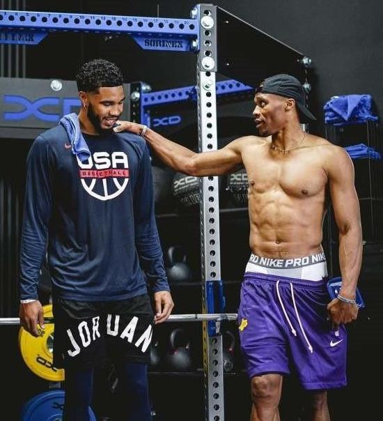 早报：功成名就不是目的，让自己快乐快乐这才叫做意义（早报：名利非终点，快乐才是人生的意义）