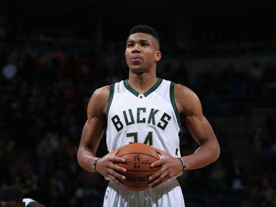 米兰老照片展示埃瓦尼风采（米兰旧影再现埃瓦尼风华）