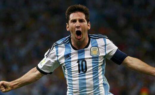 如今足坛的老队友相聚：（足坛昔日队友再度相会：）